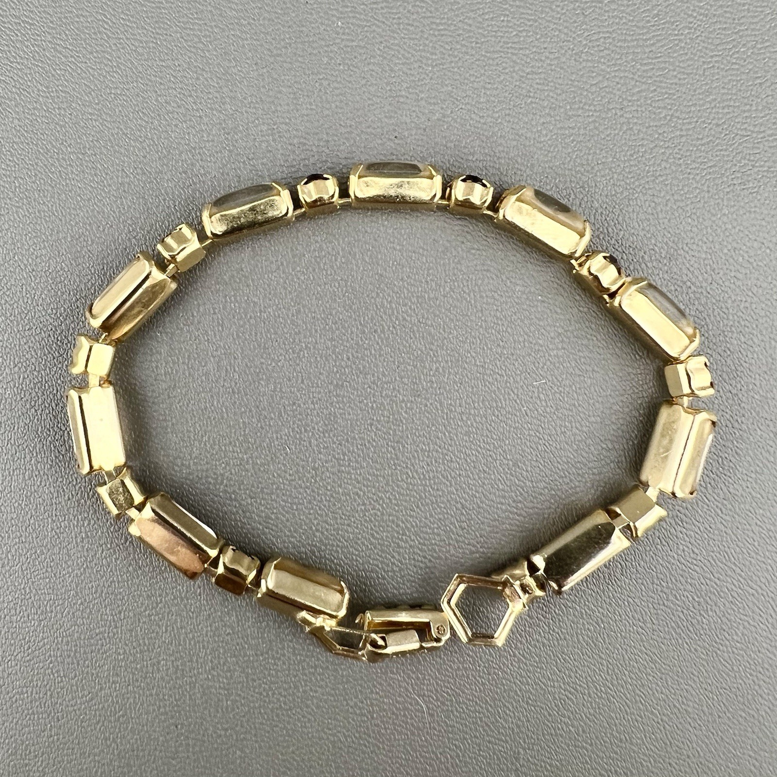 Vintage La Rel Bracelet Glass Rectangle Cabochon Rhinestone Gold Tone Signed 7”