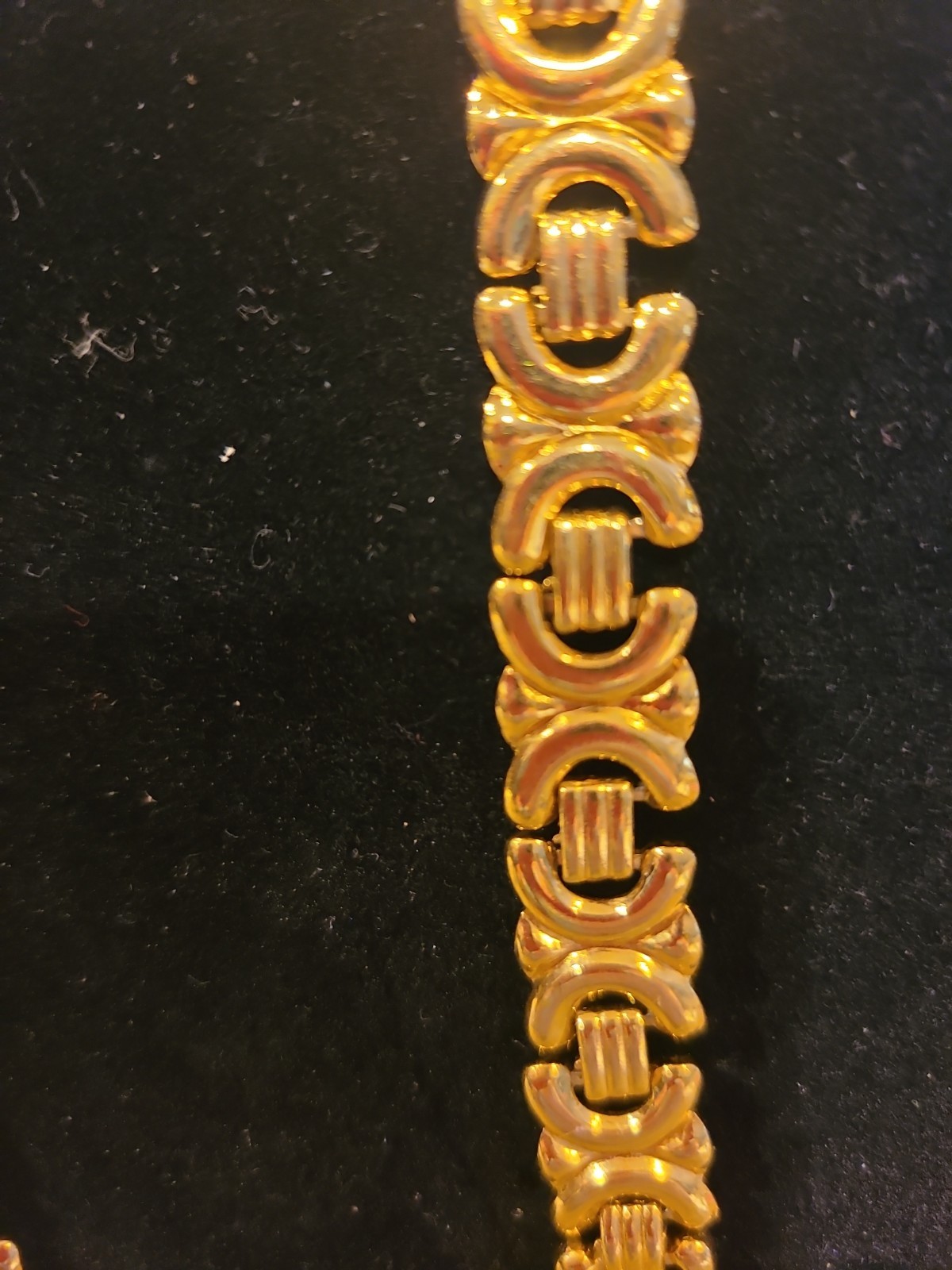 Avon necklace and bracelet book link or x and o. Vintage. Goldtone