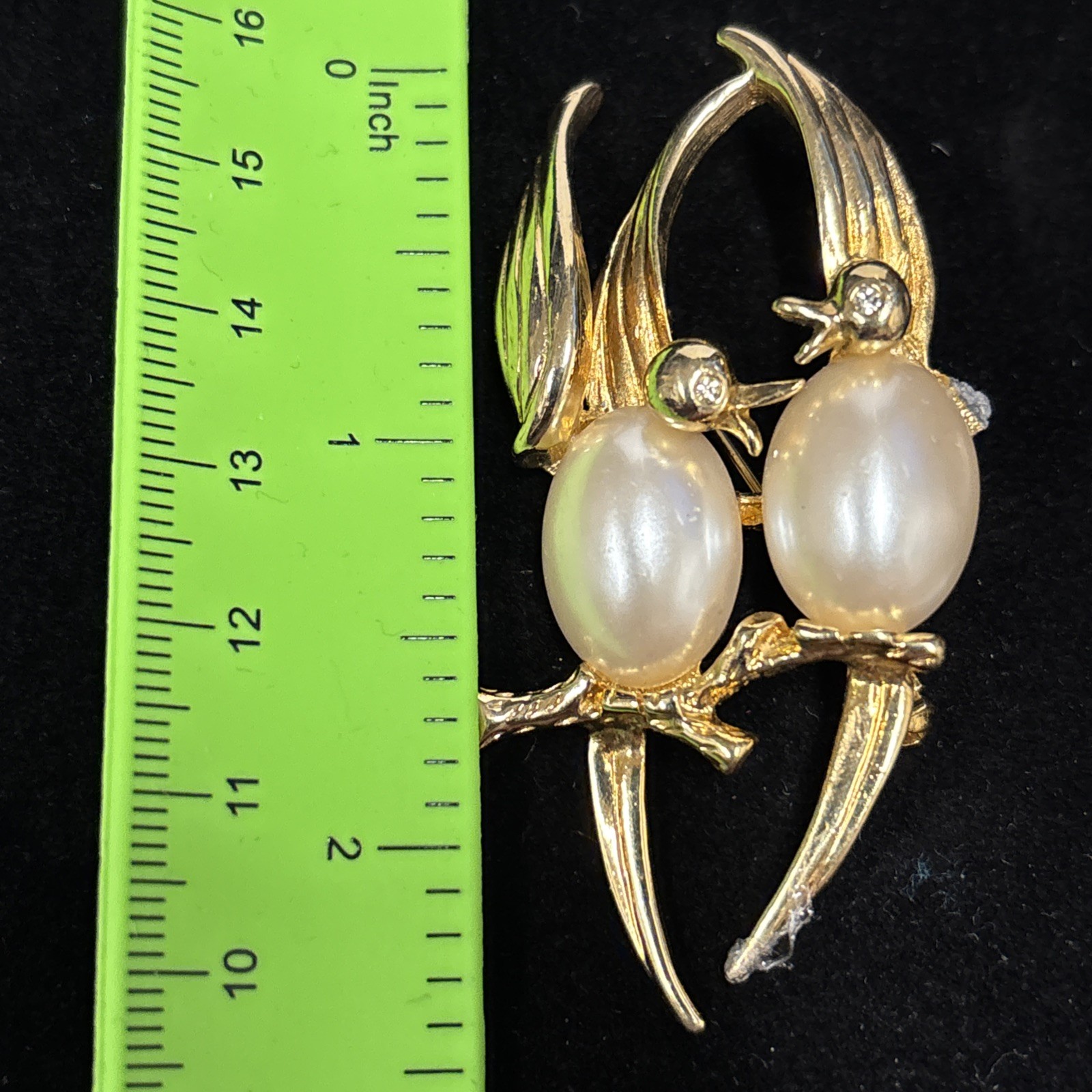Vintage Pair of Birds Gold Pearl Rhinestone Brooch Pin 2.5” Faux Pearl