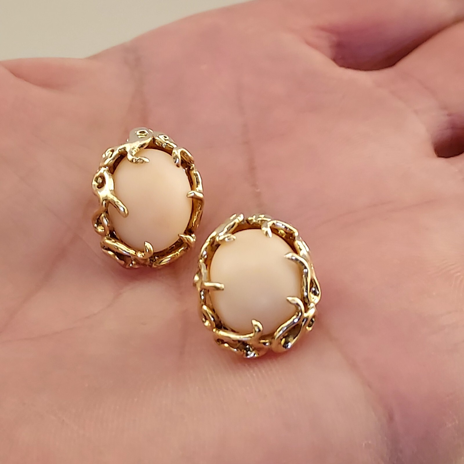 Vintage 14k Coral Stud Earrings. 1/2″x5/8″/ Weight 6.4 Grams. 10x 12 mm Coral.