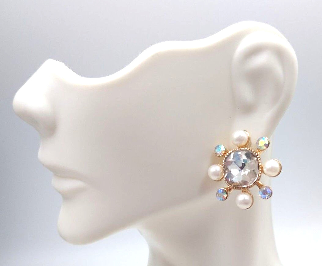 Gold Tone Center Rhinestone Simulated Pearl Sunburst Style 1″ Earrings