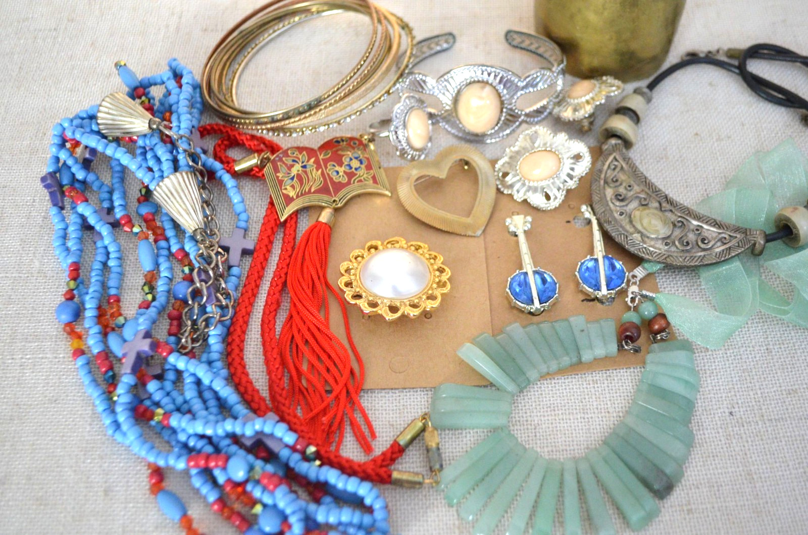 Vintage Jewelry Lot 1 Lb Mixed Wearable Craft Resale Beaded Necklaces Bracelets