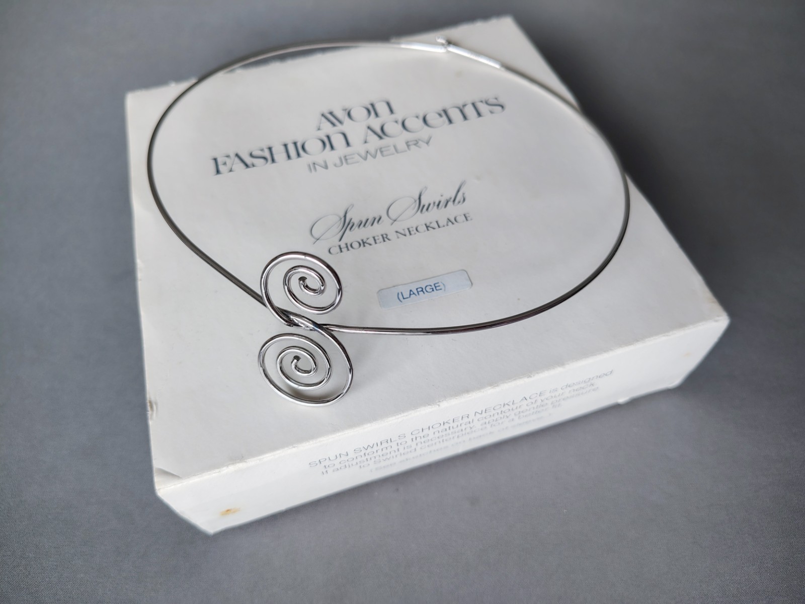 Vintage 1977 AVON ‘Spun Swirls’ Choker Necklace IOB Silvertone – Size Large