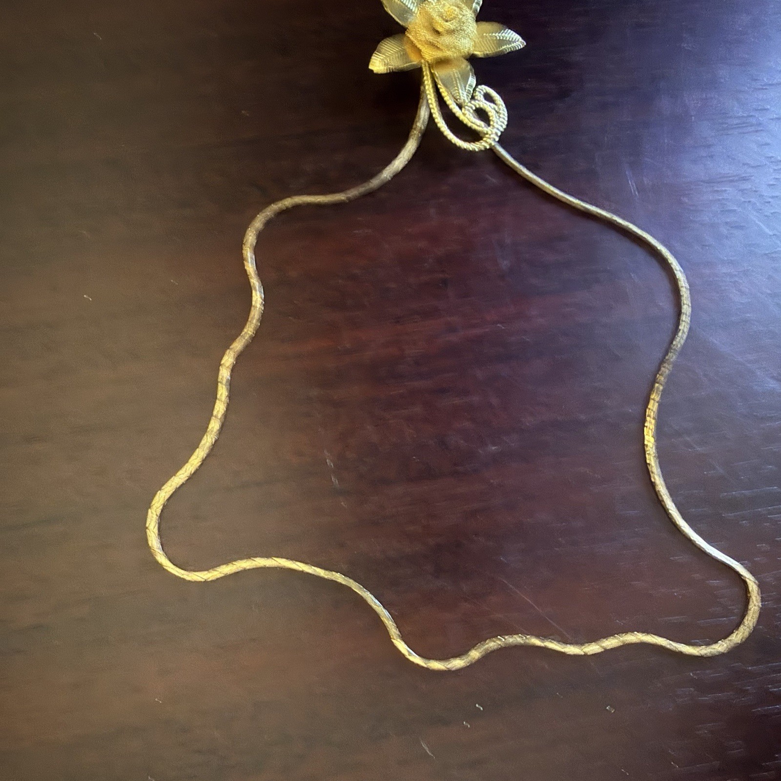 Stunning Gold Tone Bolo Lariat Style Necklace W/ Gold Roses & Mesh In EUC
