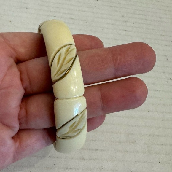 Vintage Lucite Bangle Bracelet 1950s Hinged Clamper MCM 60s Cream Gold Jewelry
