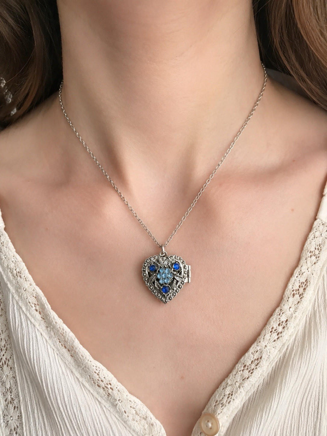 Vtg Heart Shaped Silver Tone Photo Locket Pendant Blue RhineStones Floral Charm