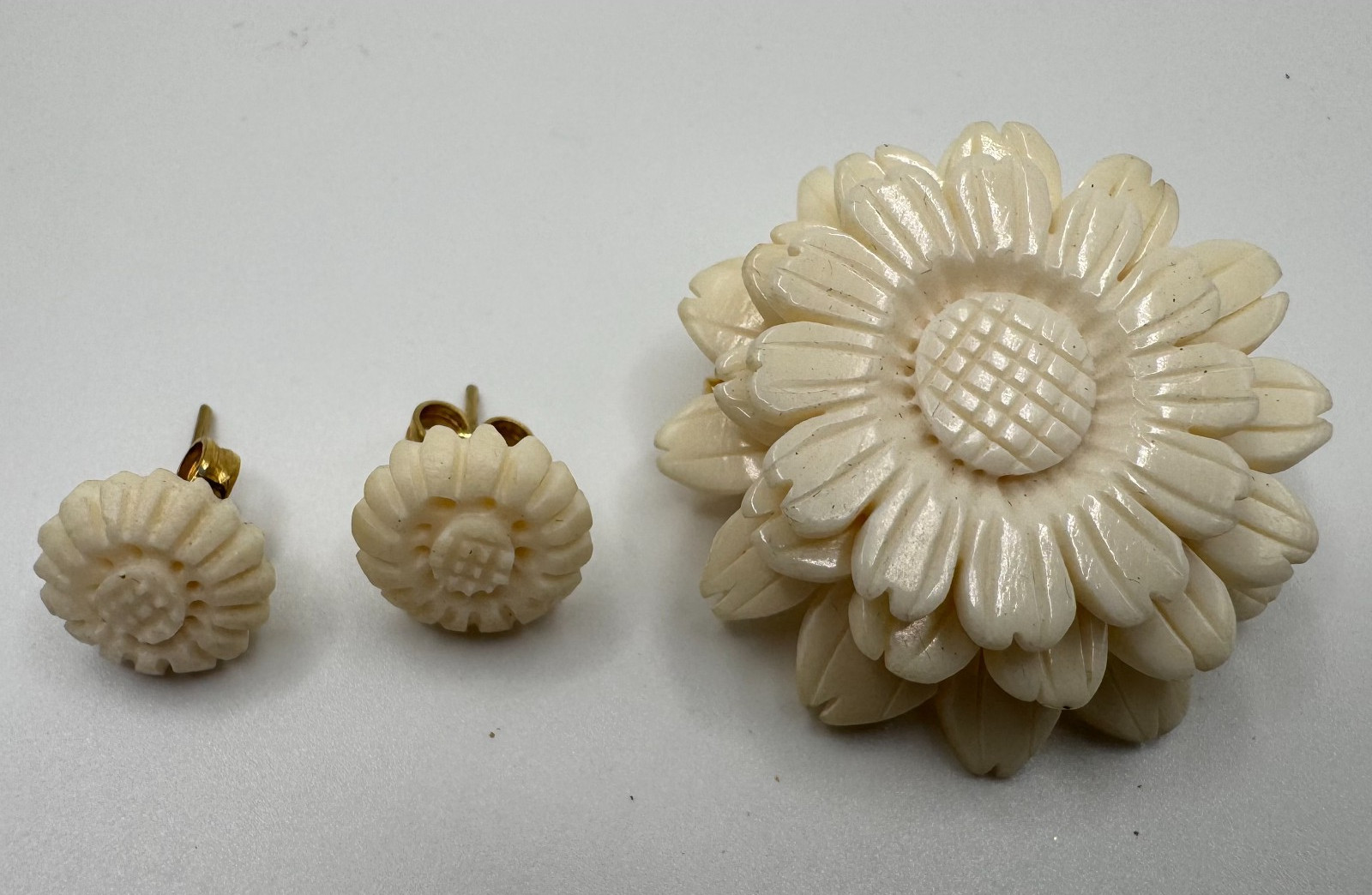 Vintage Celluloid Flower Brooch pin and Earring Set Sunflower Pierced EUC