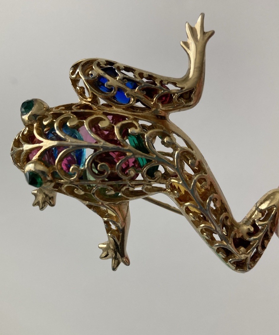 Vintage Frog Hollow Out Design. Gold-tone Filled With Colorful Gems Brooch