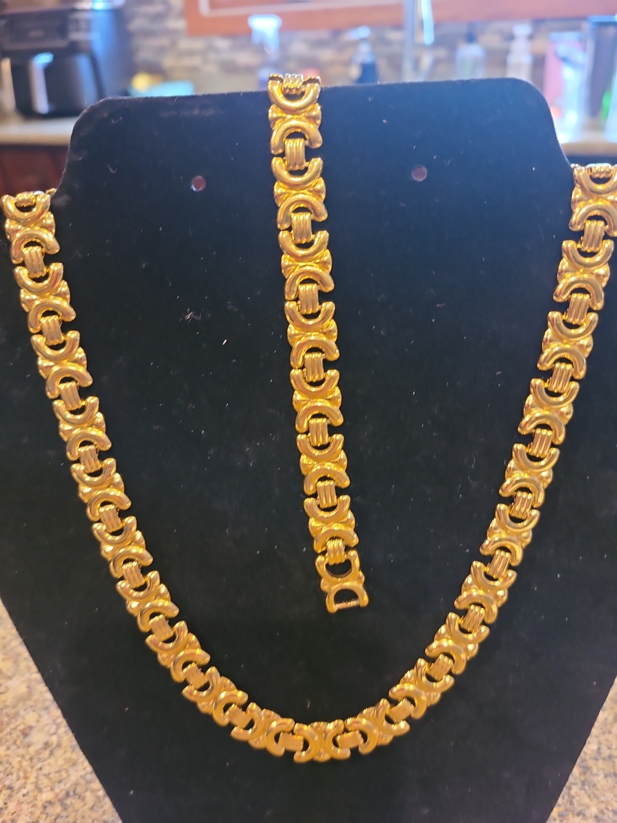 Avon necklace and bracelet book link or x and o. Vintage. Goldtone