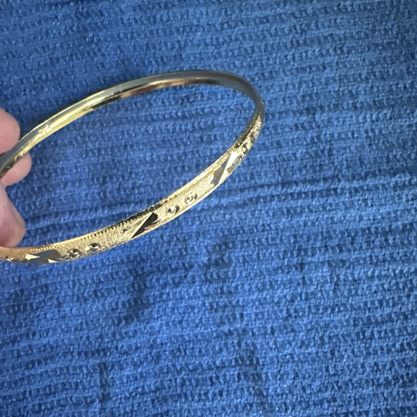 VINTAGE WOMEN’S GOLD BANGLE BRACELET 10”