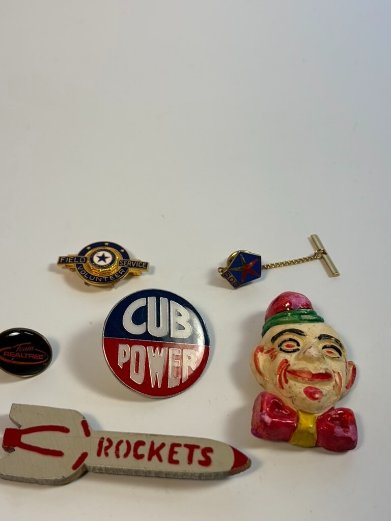 Vintage Chicago Cubs Pin and Other Novelty Retro Advertising