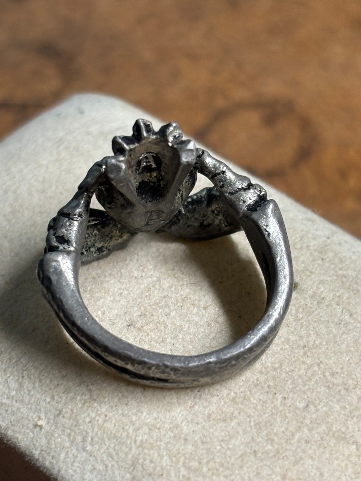 Vtg sz 7.5 ALCHEMY England GOTHIC Pewter Irish CLADDAGH BY NIGHT Ring SKELETON
