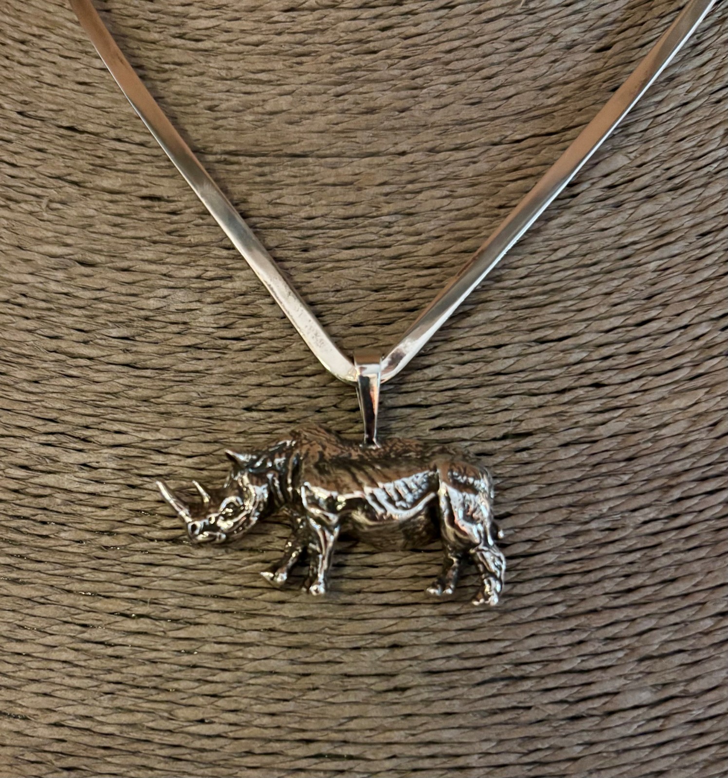 Vintage .925 Sterling Silver V-Neck Choker 16″ inch & 925 RHINO PENDANT | 22+ G