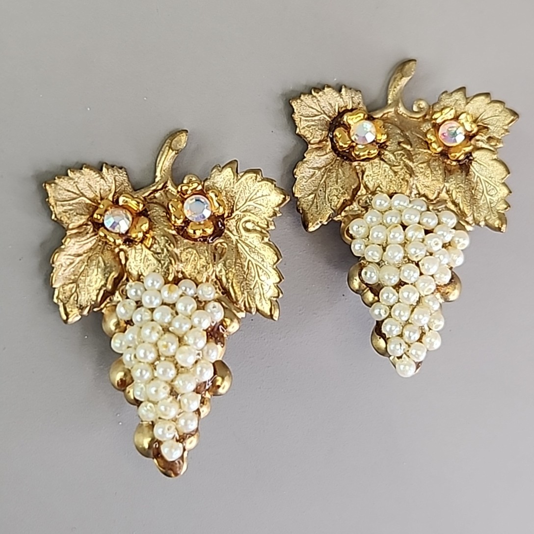 Vintage Artisan Pendant Clip Earrings Set Seed Pearl Grapes AB Repurposed