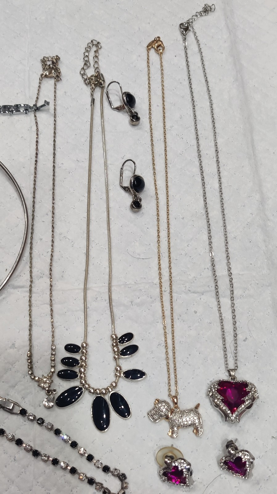 Lot Of Estate Costume Jewelry, 16 Pcs