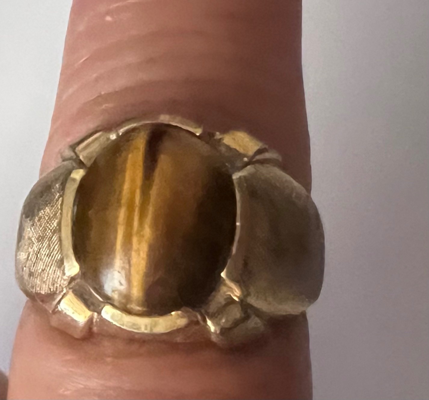 Vintage Mens Size 9 Tiger Eye Ring Gold Plated Maker Mark Gold Tone