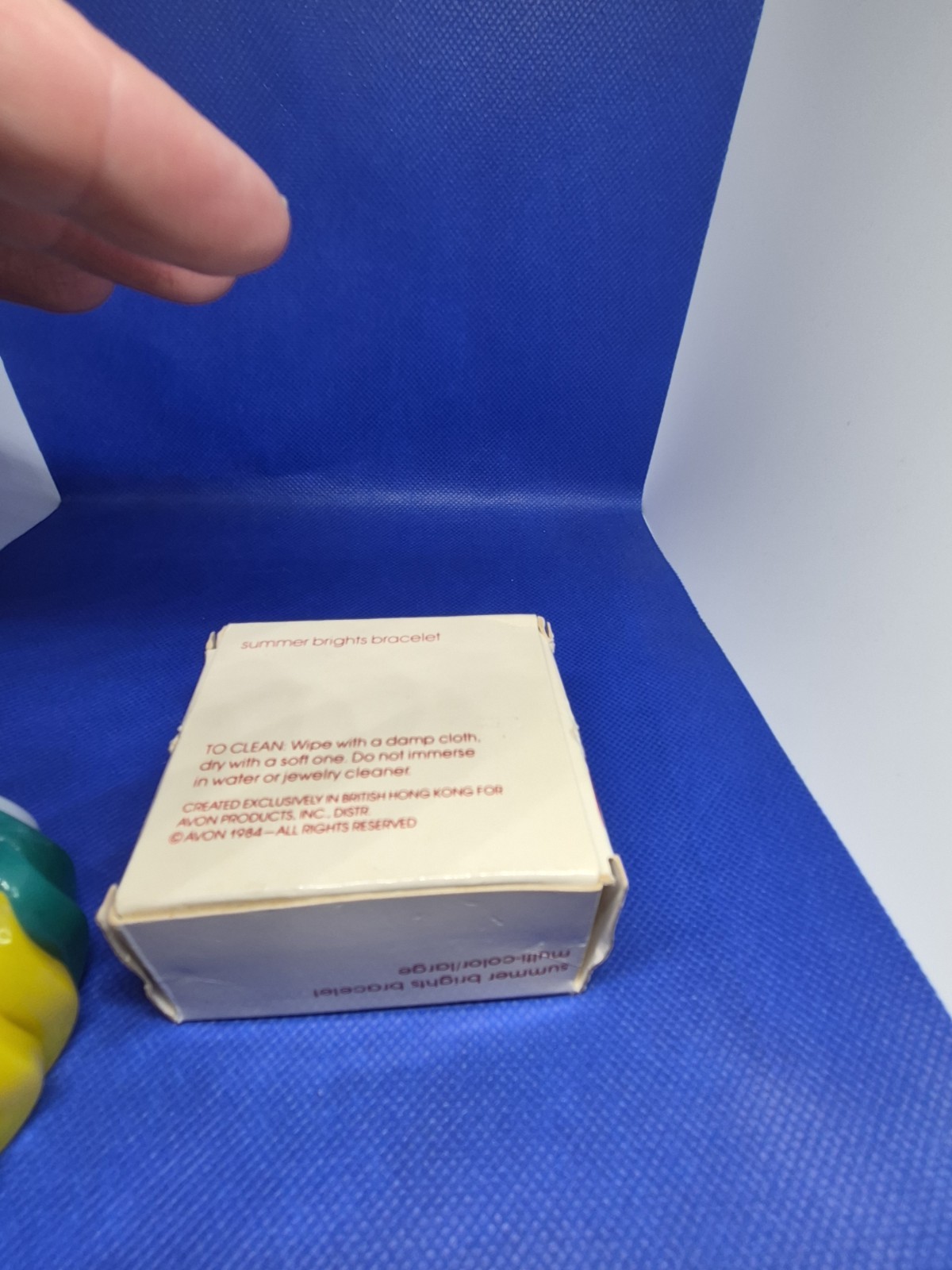 Vintage 1984 Avon Summer Bright Stretch Bracelet With Box