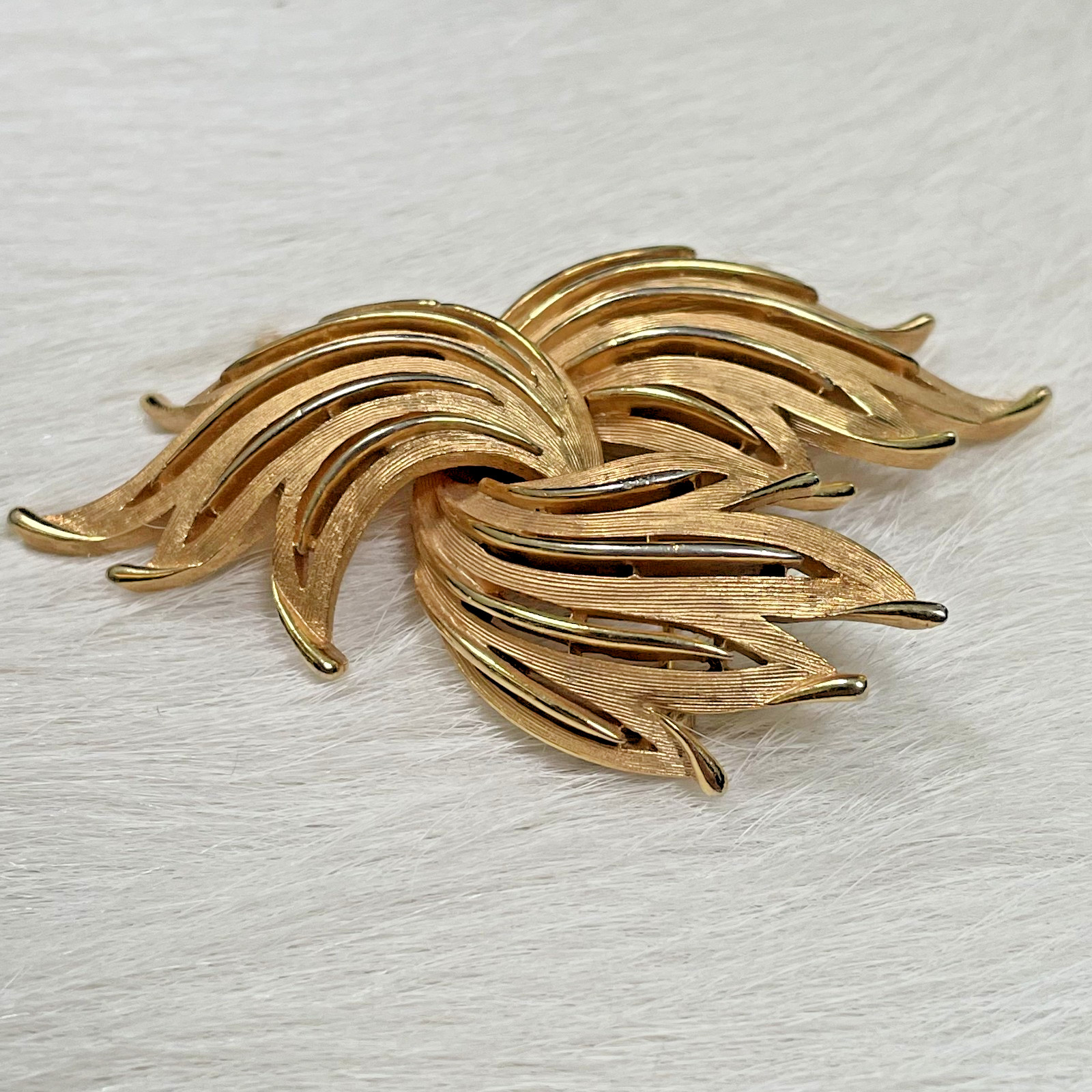 Vintage Crown Trifari Stunning Brushed Gold Tone Flame Design Brooch 1950s