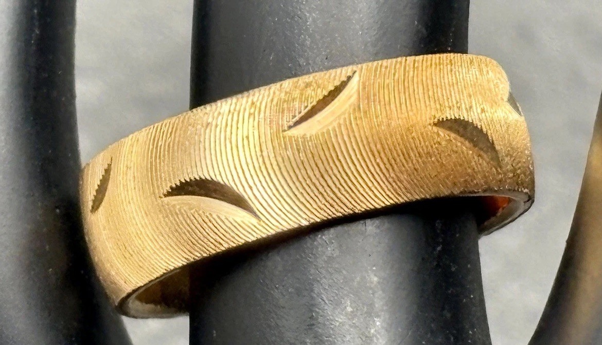18KT H.G.E. VTG Gold Plated Ring Textured MCM Modernist Pattern 6MM Band Size 7