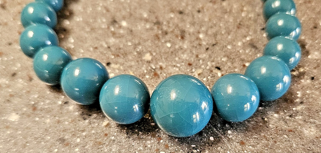 Turquoise Aqua Beaded Necklace 16″ Acrylic Graduated Grannycore Trendy VTG