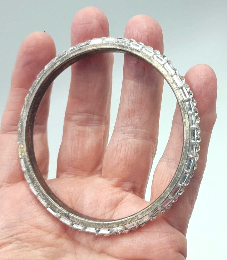 Vintage Beautiful Bright Rhinestone Bling Bangle Bracelet Fits Size 7-7.5″
