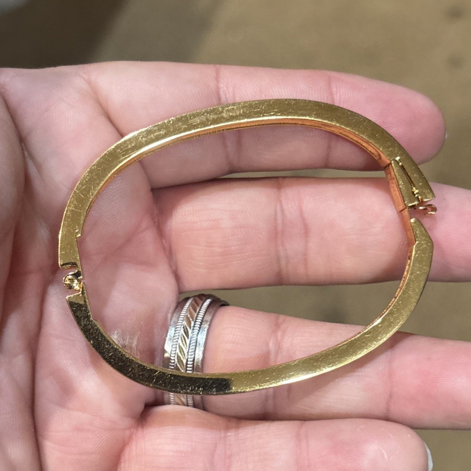 Vtg Swarovski Gold Tone Bangle Bracelet Rhinestone Crystal Pave Swan Signed
