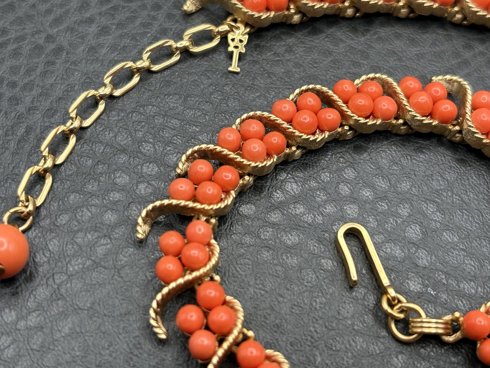 Vintage Trifari Samara C.1964 Gold Tone Faux Coral Bead Choker Necklace EXC!!