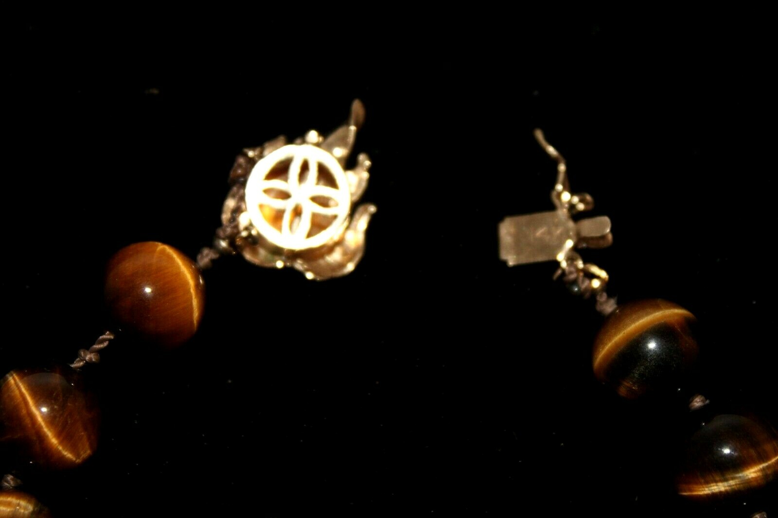 Vtg 14K Yellow Gold Leaf Tigers Eye Knotted Strand Necklace 17″ Slider 67gS
