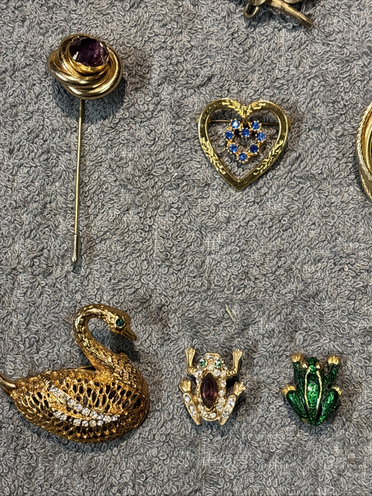 Vintage Brooch Lot Of 21 Brands Are Avon And Unbranded Sizes Range From 1 To 4in