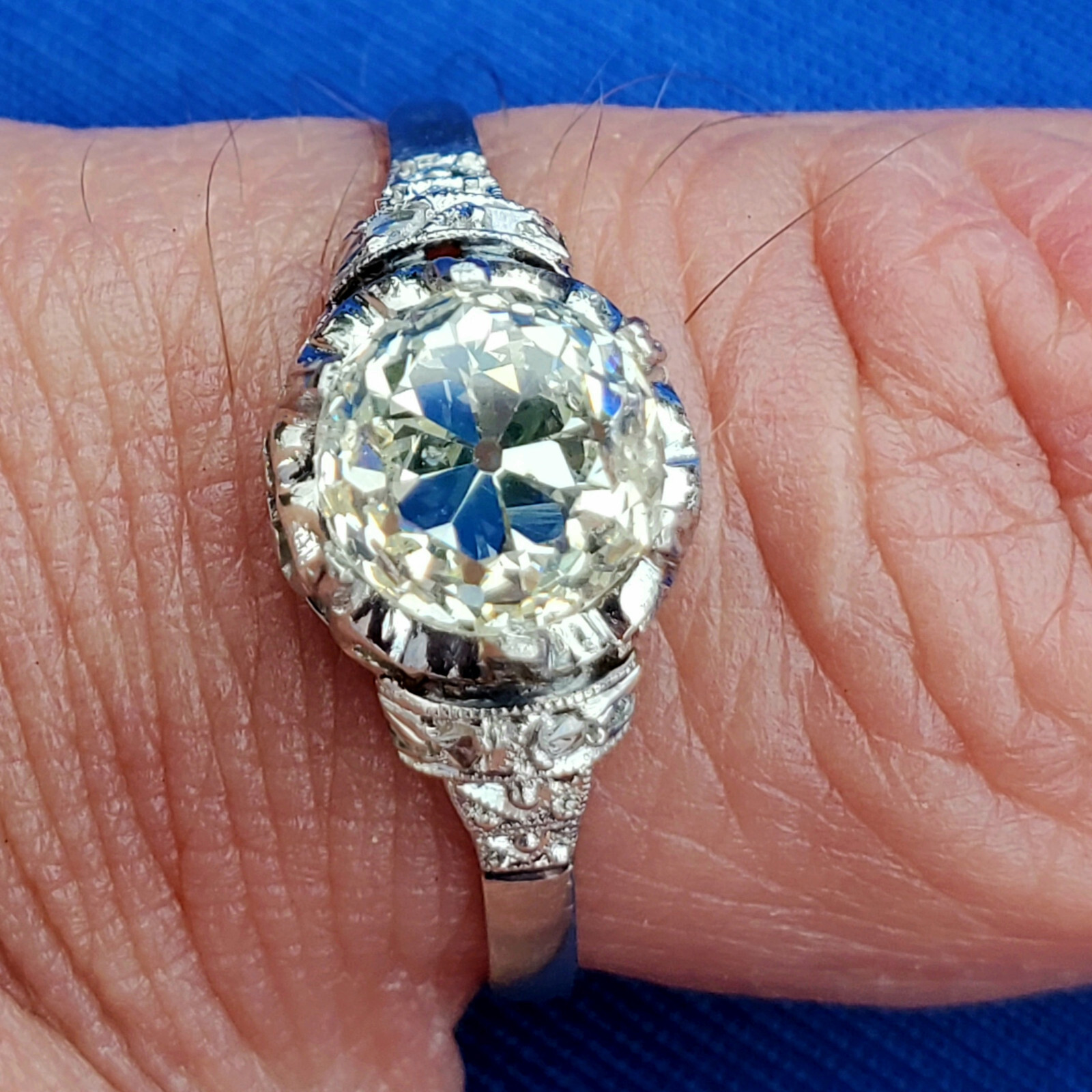 Original EARTH MINED DIAMOND Cushion cut Deco Engagement Ring PLATINUM Solitare