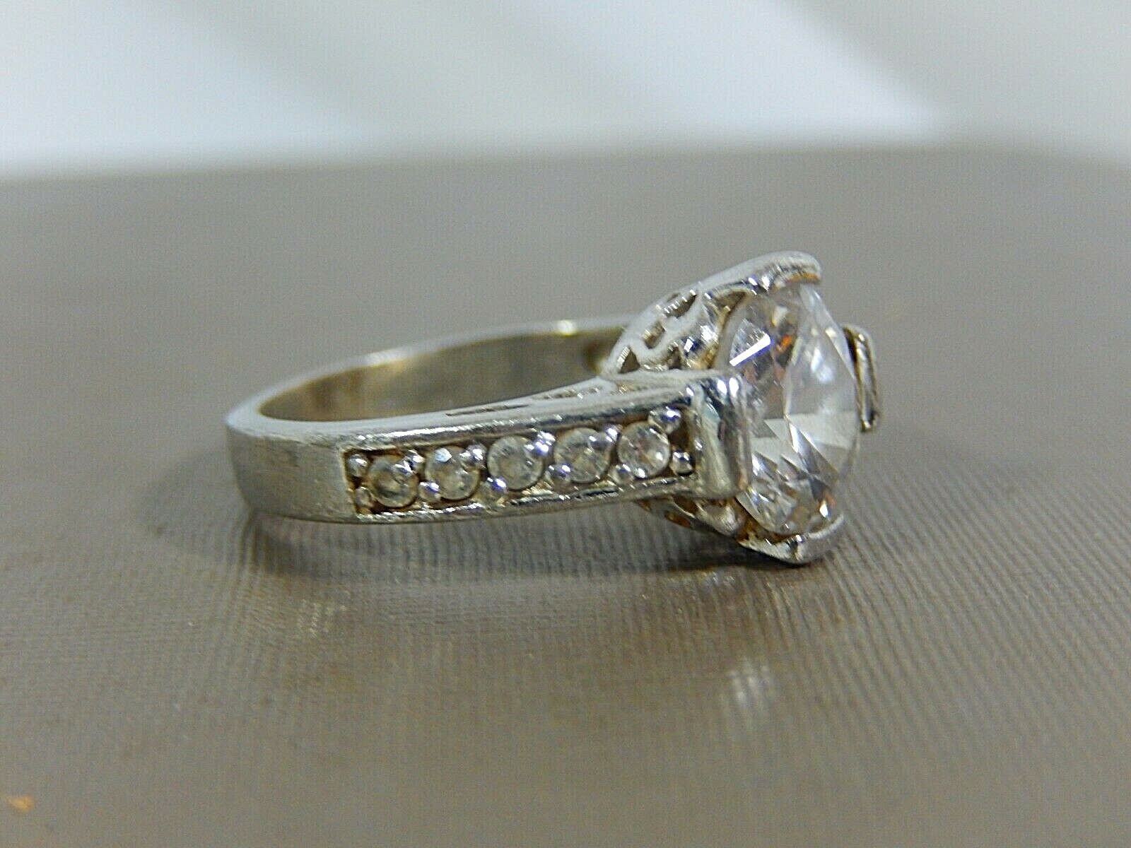 VTG 925 STERLING SILVER PRONG SET CLEAR CZ WITH CHANNEL-SET ACCENTS RING SIZE 7