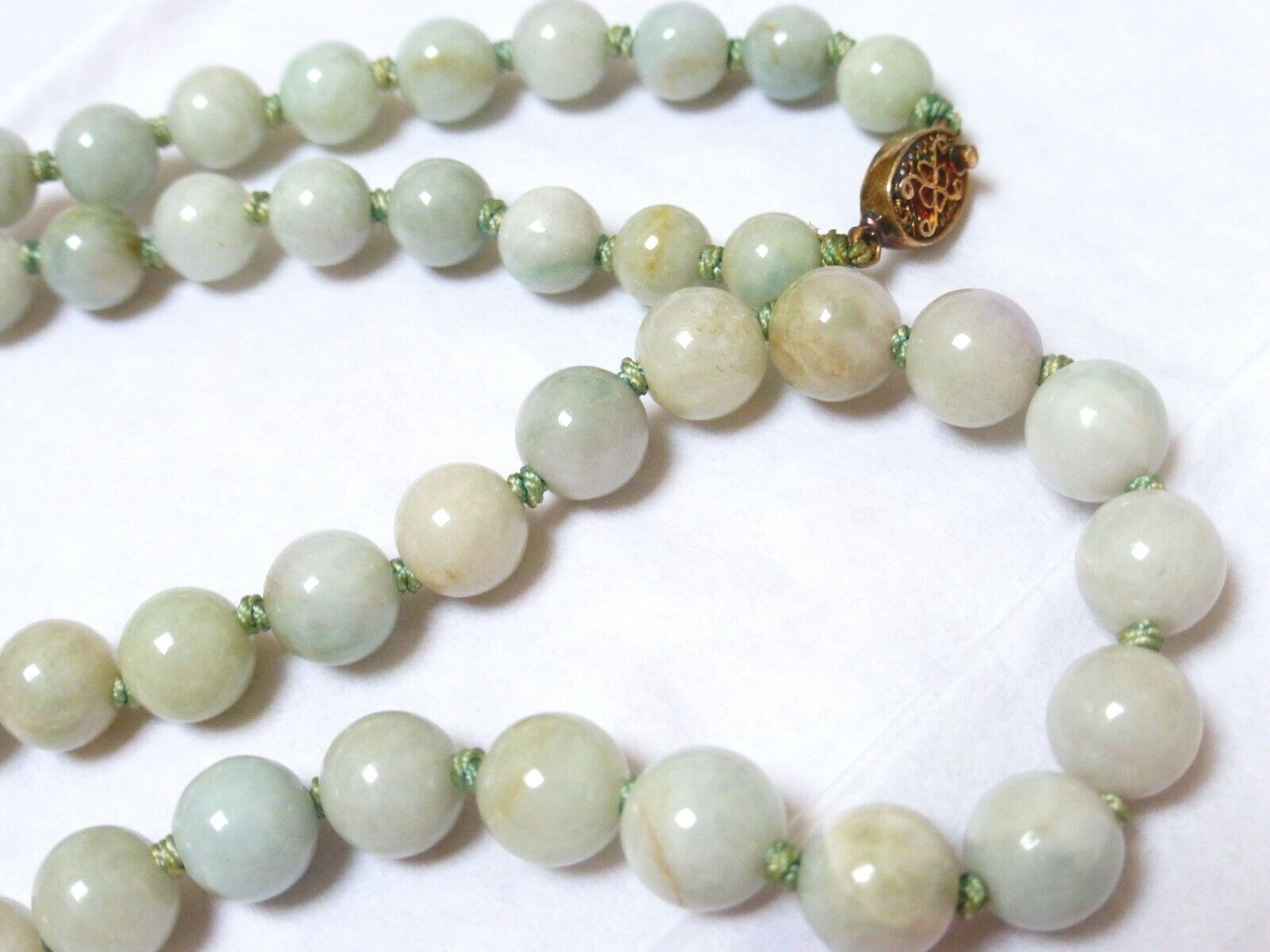 CHINESE VINTAGE NATURAL GREEN JADE 8mm-10mm BEAD NECKLACE, 65 grams