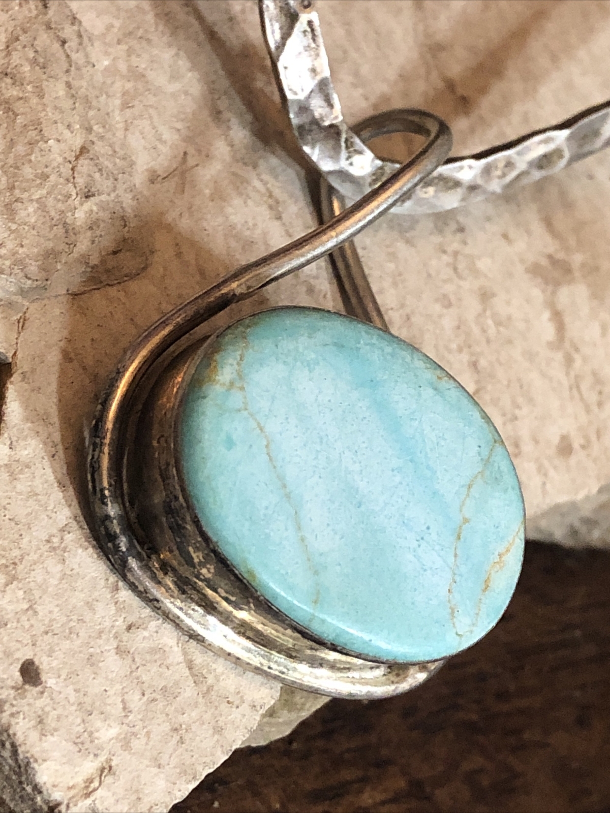 2. Vintage 925 Sterling Blue Stone Hammered V Wire Choker Necklace 44.4g, 15″