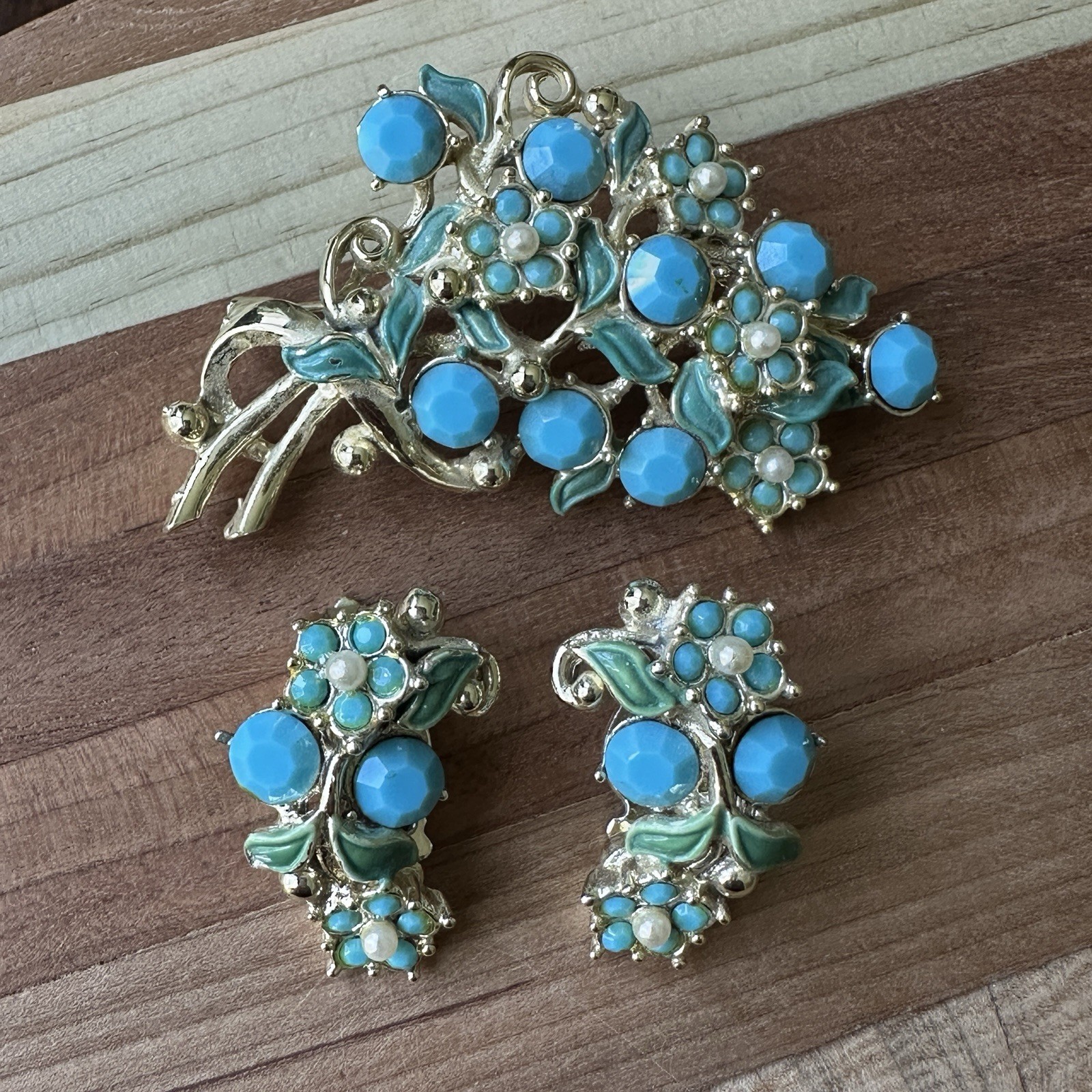 Vintage Weiss Flower Pin Brooch 2.75 Inch Earrings Set Faux Turquoise Pearl Gold