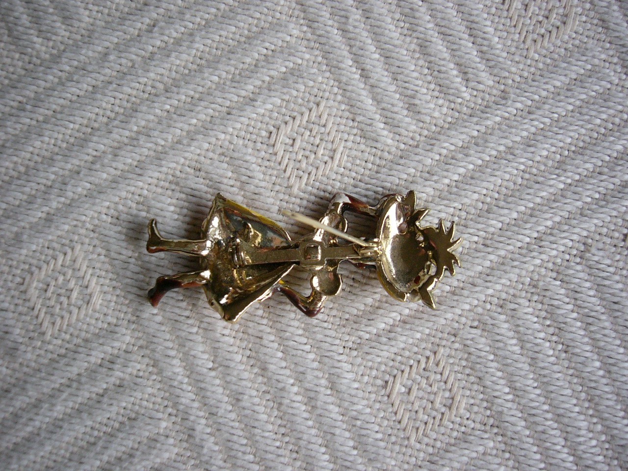 VINTAGE RARE 1950’s HAWAIIAN POLYNESIAN LADY FRUIT SELLER BROOCH PIN UNUSED