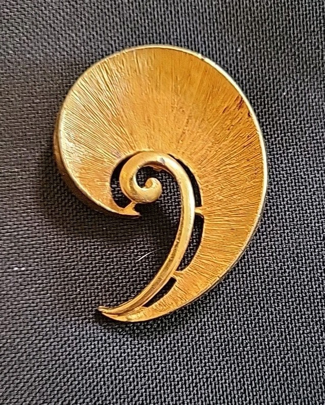 Vintage Marked Brushed Polished Gold Tone Swirl Pin Brooch Wedding Jewelry