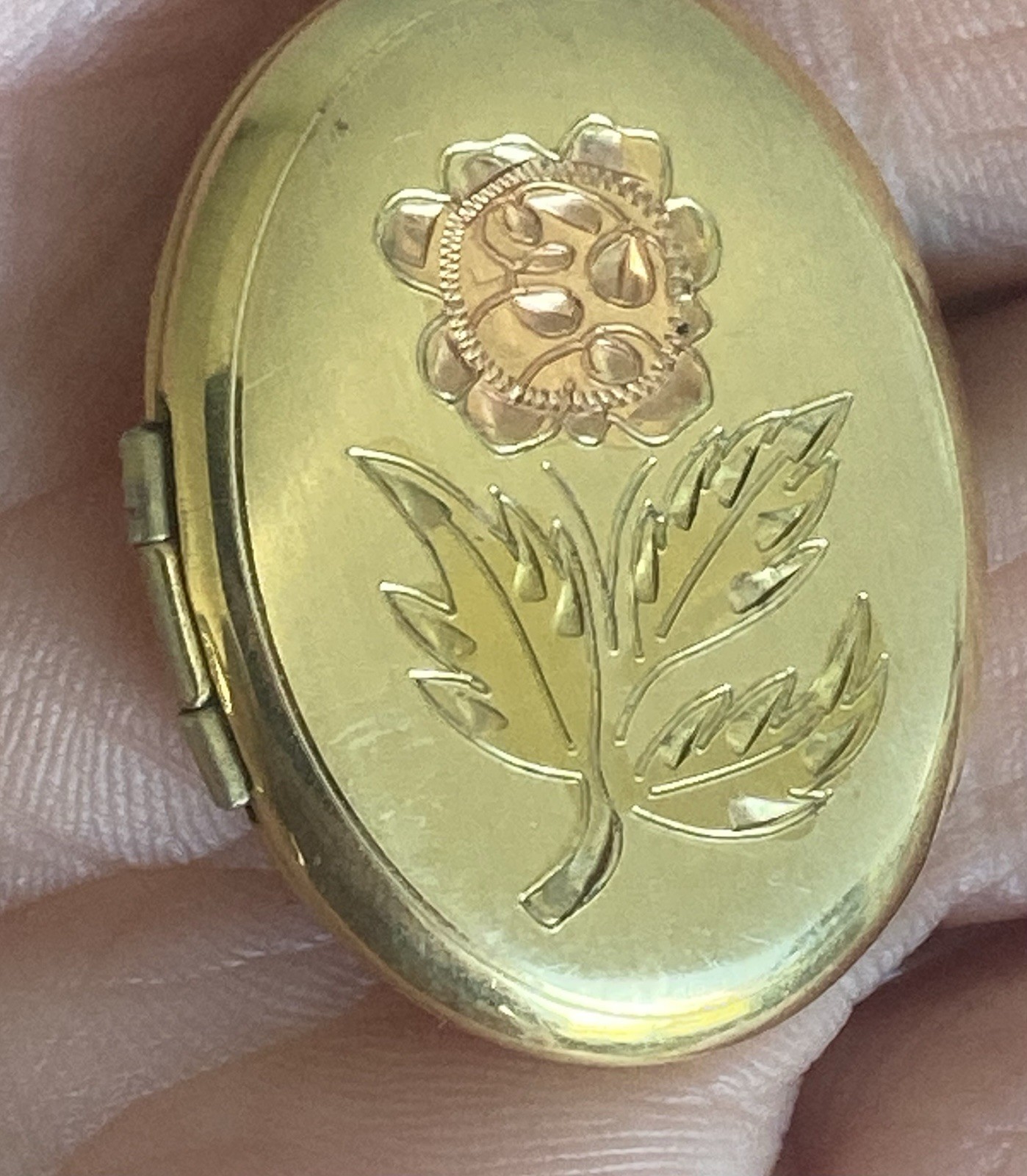 Vintage Locket 14K Gold Filled Etched Flower Pendant Oval