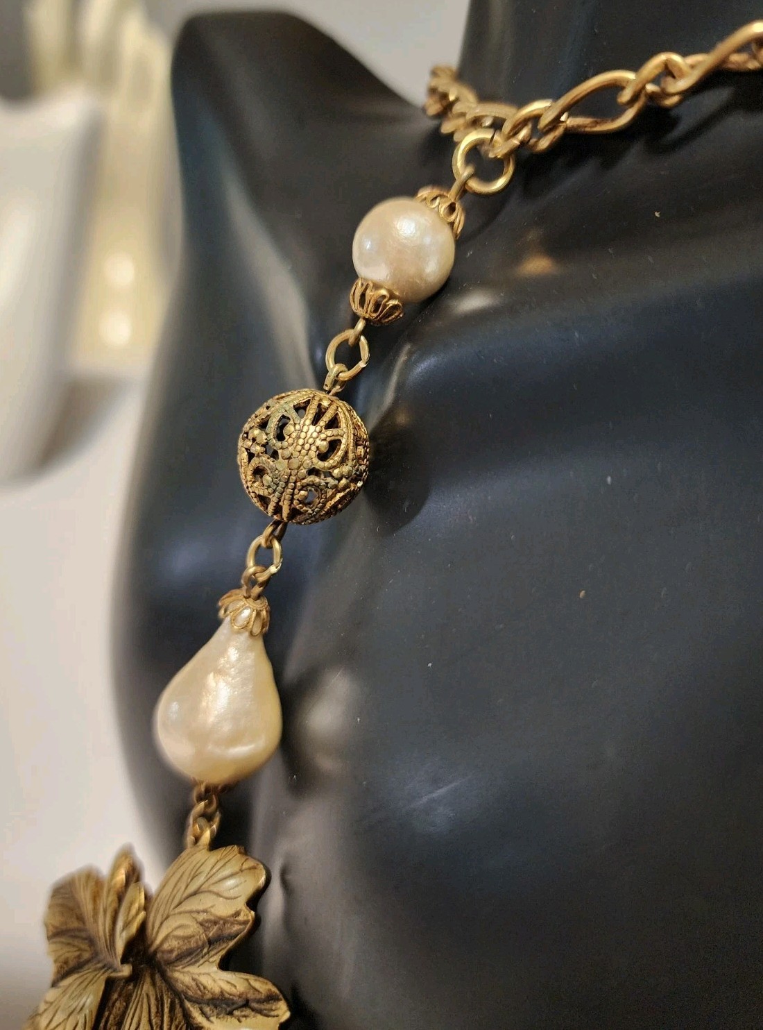 Vintage 90’s Brasstone LEAF & Faux Pearl Pendant 30″ Adjustable Opera Necklace