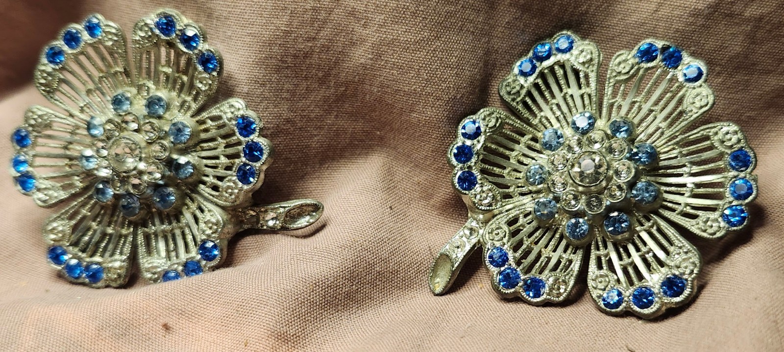 Pair Little Nemo Pansy blue rhinestones Pot Metal brooches Signed LN/25