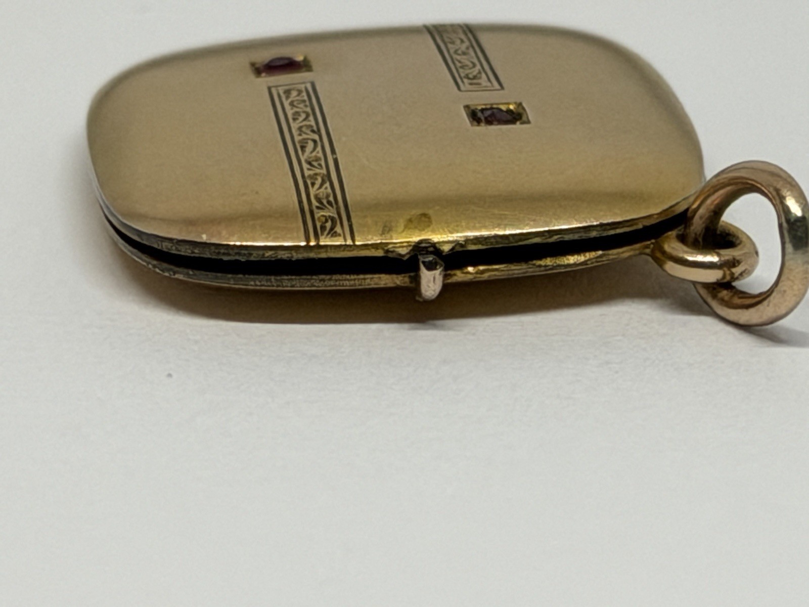 Art Deco Rolled Gold Kite Shaped Engraved Enamel Black Line Pendant Necklace 18”