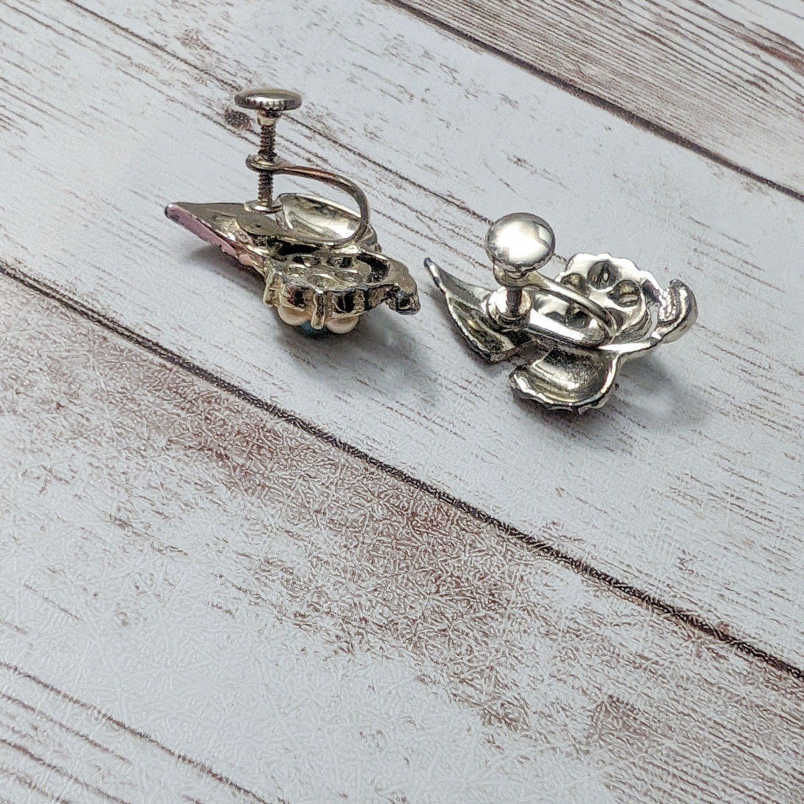 Vintage Screw Back Earrings – Pink Leaf with Cream & Turquoise Tone Accents