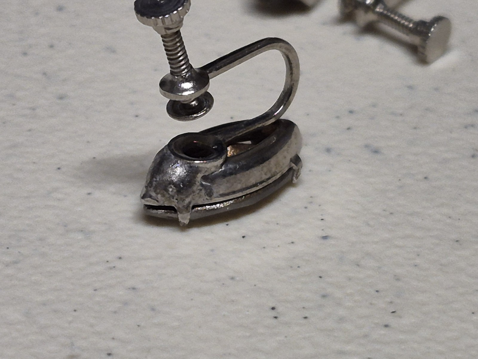VTG Pair of Earrings Silver Tone Metal Screw Back w/Clear Faceted Rhinestones