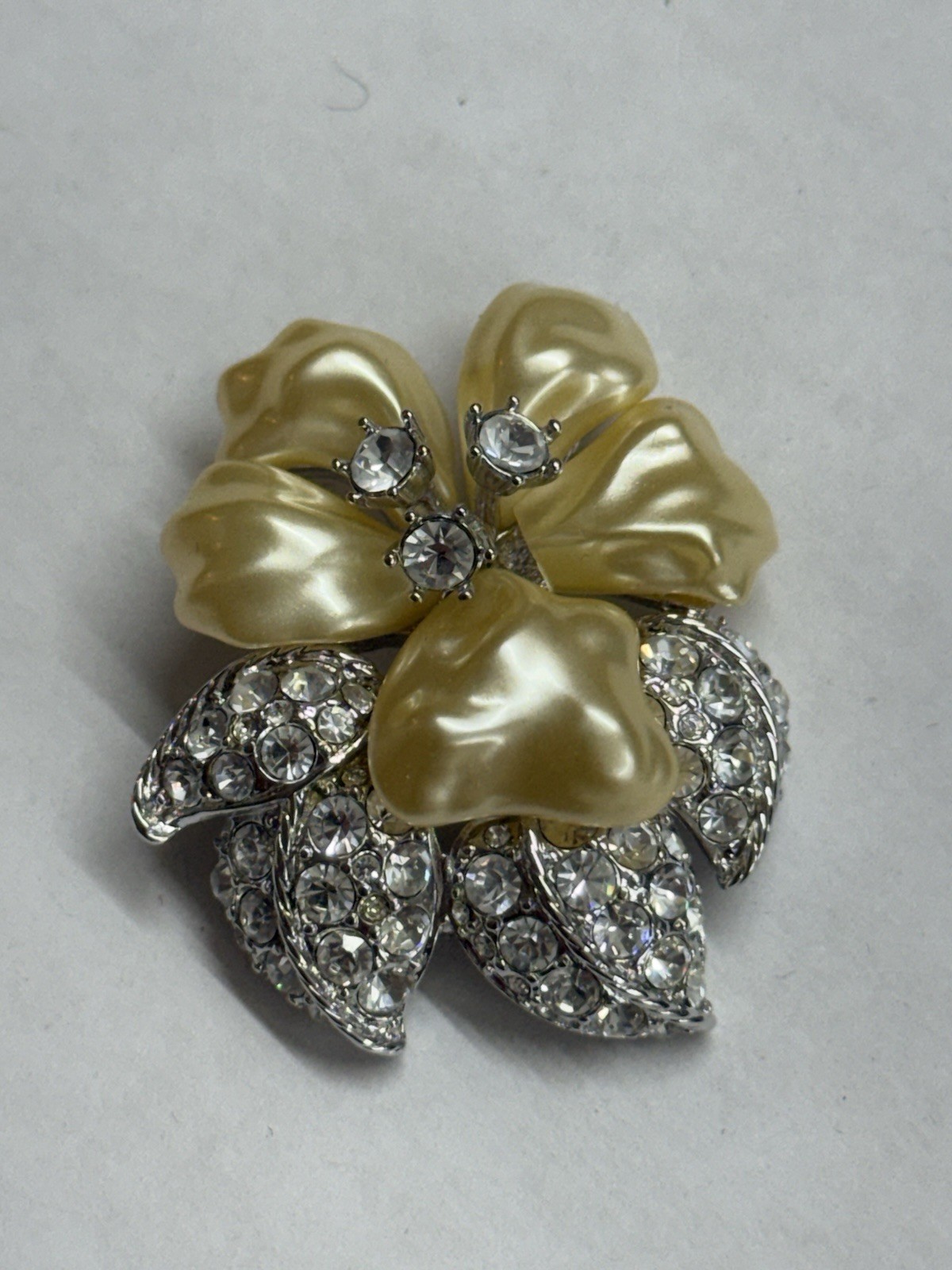 VINTAGE NOLAN MILLER SWAROVSKI CRYSTALS FAUX BAROQUE PEARLS JANE WYMAN BROOCH