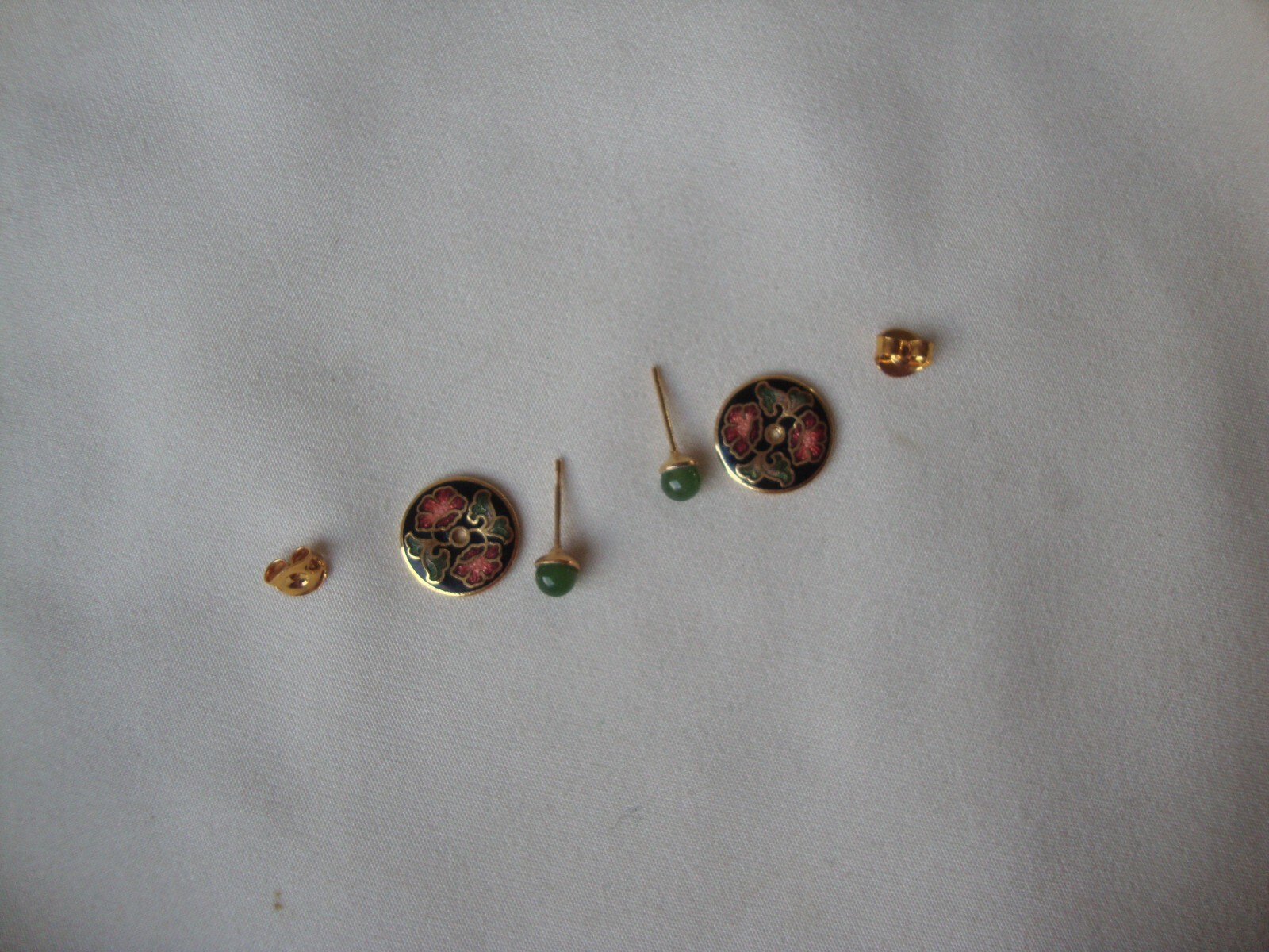 VTG 4MM JADE BEAD GOLD FILLED STUD EARRINGS W/MULTICOLOR CLOISONNE FLORAL JACKET