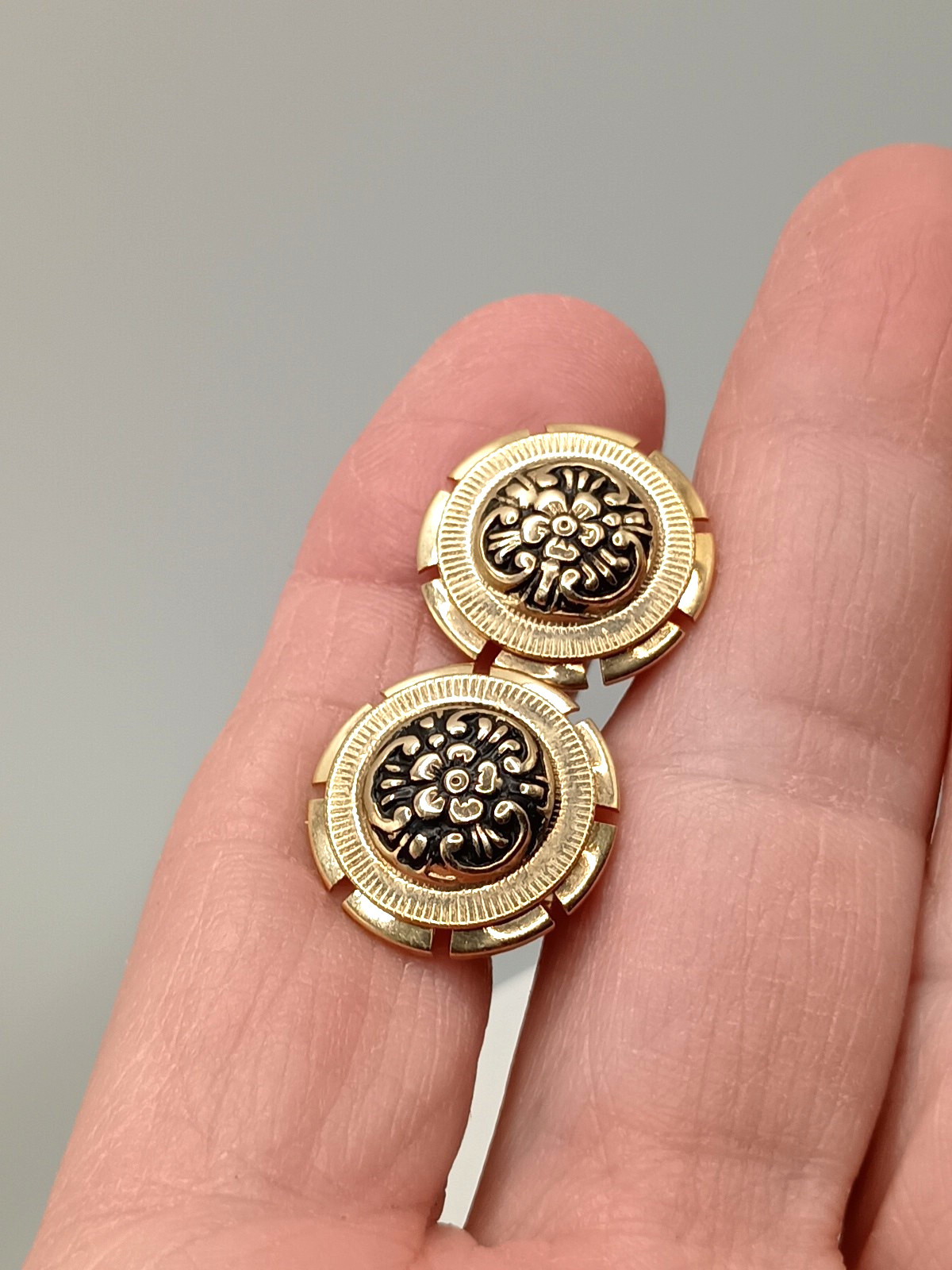 Vintage Damascene Look Clip Earrings Floral Button Gold Tone Black Enamel .75″