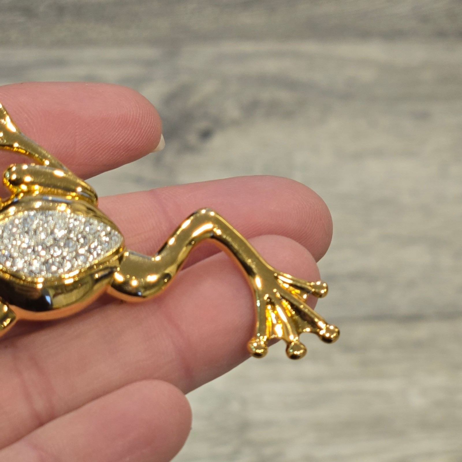 Vintage tree Frog Brooch Rhinestone Pavé Green Eyes Statement Costume Jewelry