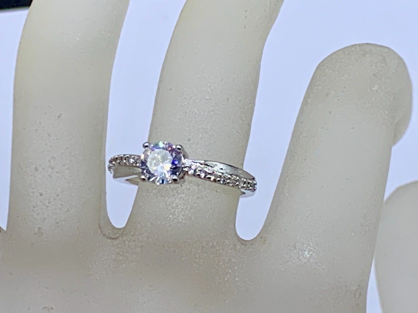 SILVER PLATED DIAMANTE SOLITAIRE ENGAGEMENT INFINITY RING SIZE 7.5
