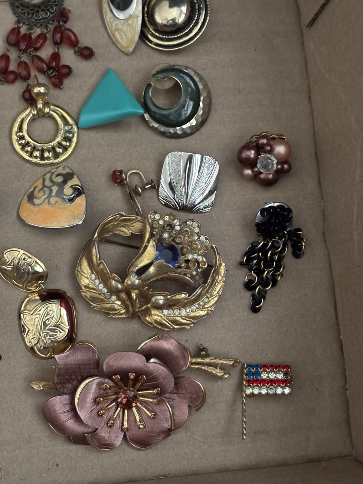 Vintage Single Earrings Crafts Jewelry Lot, Broochs 55+ Pieces