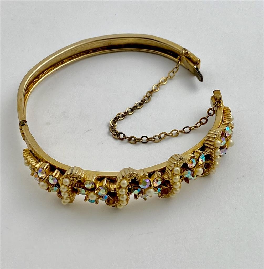 1950’s AB Rhinestones & Faux Pearls Gold T. Hinged Bangle Bracelet – Sz. medium