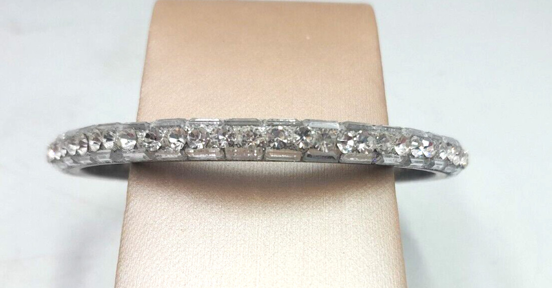 Vintage Beautiful Bright Rhinestone Bling Bangle Bracelet Fits Size 7-7.5″